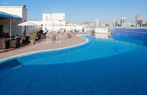 Бассейн отеля Holiday Inn Bur Dubai Embassy District 4* (Холидей Инн Бур Дубай Эмбасси Дистрикт 4*) Фото отеля Holiday Inn Bur Dubai Embassy District 4* (Холидей Инн Бур Дубай Эмбасси Дистрикт 4*)
