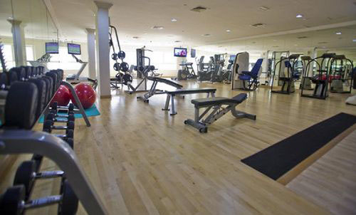 Фитнесс-центр отеля Holiday Inn Bur Dubai Embassy District 4* (Холидей Инн Бур Дубай Эмбасси Дистрикт 4*) Фото отеля Holiday Inn Bur Dubai Embassy District 4* (Холидей Инн Бур Дубай Эмбасси Дистрикт 4*)