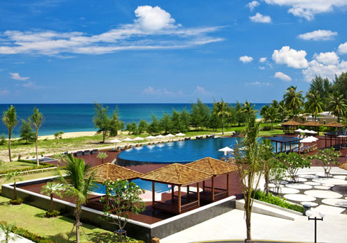 Пляж отеля Grand West Sands Resort & Villas Phuket 5* (Гранд Вест Сандс Резорт энд Виллас Пхукет 5*) Фото отеля Grand West Sands Resort & Villas Phuket 5* (Гранд Вест Сандс Резорт энд Виллас Пхукет 5*)