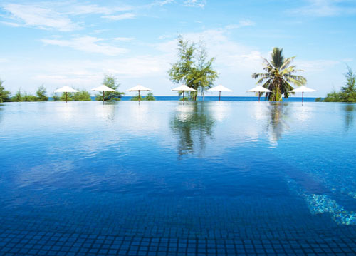 Бассейн отеля Grand West Sands Resort & Villas Phuket 5* (Гранд Вест Сандс Резорт энд Виллас Пхукет 5*) Фото отеля Grand West Sands Resort & Villas Phuket 5* (Гранд Вест Сандс Резорт энд Виллас Пхукет 5*)