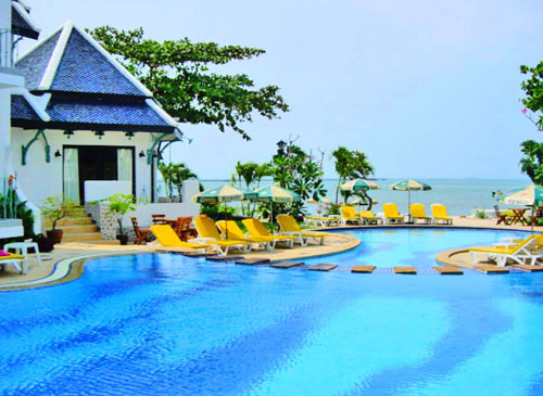 Бассейн отеля Naklua Beach Resort 3* (Наклуа Бич Резорт 3*) Фото отеля Naklua Beach Resort 3* (Наклуа Бич Резорт 3*)