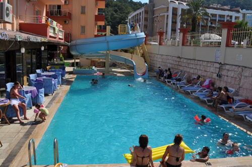 Бассейн отеля Club Hotel Diana 3* (Клаб Отель Диана 3*) Фото отеля Club Hotel Diana 3* (Клаб Отель Диана 3*)