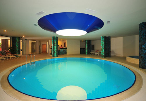 Крытый бассейн отеля Golden Rock Beach Hotel 5* (Голден Рок Бич Отель 5*) Фото отеля Golden Rock Beach Hotel 5* (Голден Рок Бич Отель 5*)