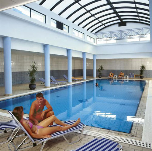 Крытый бассейн отеля Constantinos the Great Beach Hotel 5* (Константинос зе Грейт Бич Отель 5*) Фото отеля Constantinos the Great Beach Hotel 5* (Константинос зе Грейт Бич Отель 5*)