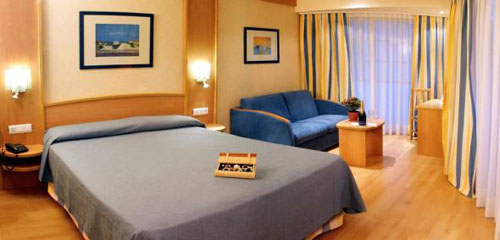 Номер Superior Gold Room отеля Guitart Central Park Resort & Spa 3* (Гитар Централ Парк Резорт энд Спа 3*) Фото отеля Guitart Central Park Resort & Spa 3* (Гитар Централ Парк Резорт энд Спа 3*)