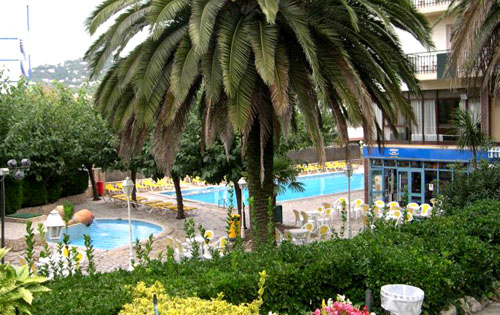 Бассейн отеля Guitart Central Park Resort & Spa 3* (Гитар Централ Парк Резорт энд Спа 3*) Фото отеля Guitart Central Park Resort & Spa 3* (Гитар Централ Парк Резорт энд Спа 3*)