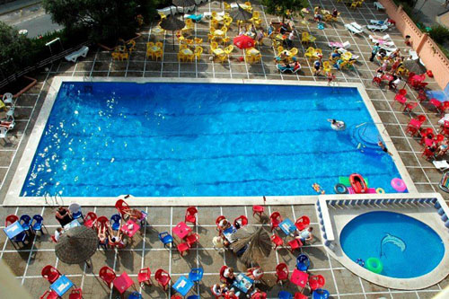 Бассейн отеля H.Top Molinos Park Hotel 3* (Эйч Топ Молинос Парк Отель 3*) Фото отеля H.Top Molinos Park Hotel 3* (Эйч Топ Молинос Парк Отель 3*)