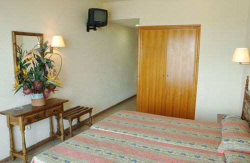 Номер отеля H.Top Molinos Park Hotel 3* (Эйч Топ Молинос Парк Отель 3*) Фото отеля H.Top Molinos Park Hotel 3* (Эйч Топ Молинос Парк Отель 3*)
