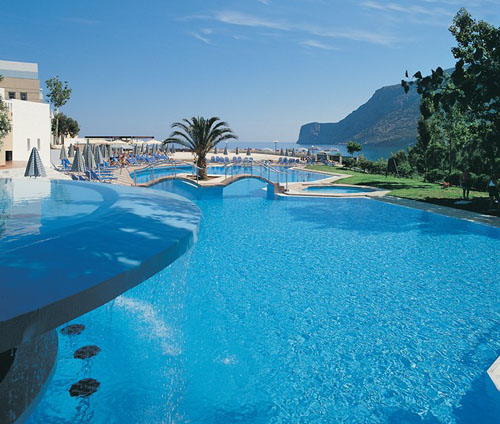 Бассейн отеля Fodele Beach & Water Park Holiday Resort 5* (Фоделе Бич энд Вотер Парк Холидей Резорт 5*) Фото отеля Fodele Beach & Water Park Holiday Resort 5* (Фоделе Бич энд Вотер Парк Холидей Резорт 5*)
