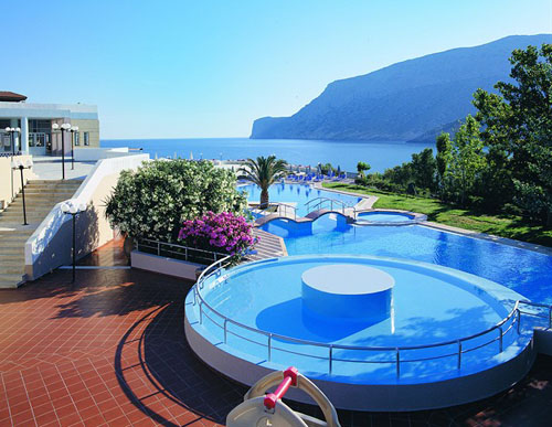 Бассейн отеля Fodele Beach & Water Park Holiday Resort 5* (Фоделе Бич энд Вотер Парк Холидей Резорт 5*) Фото отеля Fodele Beach & Water Park Holiday Resort 5* (Фоделе Бич энд Вотер Парк Холидей Резорт 5*)
