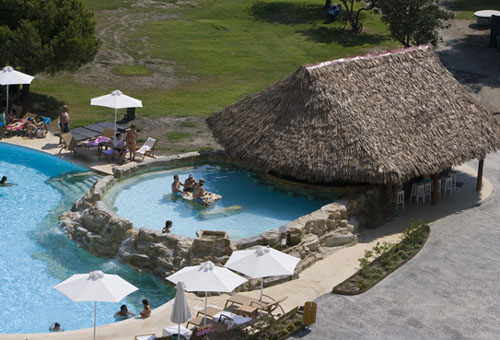 Бар в бассейне отеля Porto Carras Sithonia Thalasso & Spa 5* (Порто Карас Ситония Талассо энд Спа 5*) Фото отеля Porto Carras Sithonia Thalasso & Spa 5* (Порто Карас Ситония Талассо энд Спа 5*)
