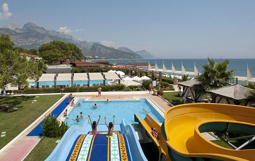 Водные горки отеля Crystal Flora Beach Resort 5* HV1 (Кристалл Флора Бич Резорт 5* HV1) Фото отеля Crystal Flora Beach Resort 5* HV1 (Кристалл Флора Бич Резорт 5* HV1)