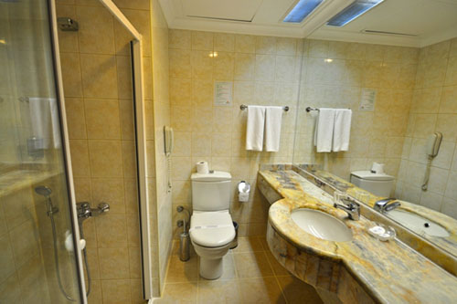 Ванная комната в номере отеля Pine House 4* (Пайн Хаус 4*) Фото отеля Pine House 4* (Пайн Хаус 4*)