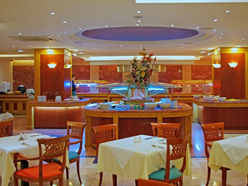 Ресторан отеля Mythos Palace Resort & Spa 4*+ (Мифос Палас Резорт энд Спа 4*+) Фото отеля Mythos Palace Resort & Spa 4*+ (Мифос Палас Резорт энд Спа 4*+)