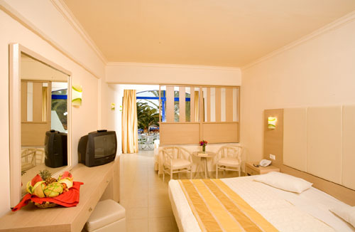 Номер Family Room отеля Kresten Palace Hotel 4* (Крестен Палас Отель 4*) Фото отеля Kresten Palace Hotel 4* (Крестен Палас Отель 4*)