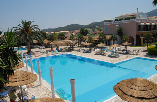 Бассейн отеля Ionian Princess Club Hotel 4* (Иониан Принцесс Клуб Отель 4*) Фото отеля Ionian Princess Club Hotel 4* (Иониан Принцесс Клуб Отель 4*)