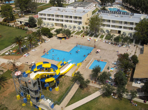 Водные горки отеля Messonghi Beach Hotel & Resort 3* (Мессонги Бич Отель энд Резорт 3*) Фото отеля Messonghi Beach Hotel & Resort 3* (Мессонги Бич Отель энд Резорт 3*)