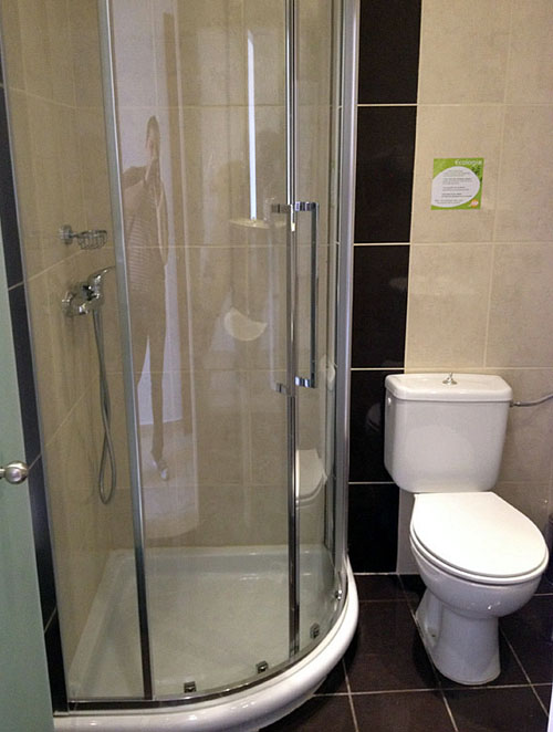 Ванная комната в номере отеля Messonghi Beach Hotel & Resort 3* (Мессонги Бич Отель энд Резорт 3*) Фото отеля Messonghi Beach Hotel & Resort 3* (Мессонги Бич Отель энд Резорт 3*)