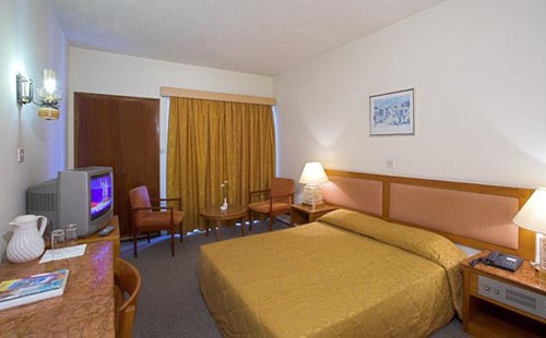 Номер Standard Room отеля Kapetanios Limassol Hotel 3* (Капетаниос Лимассол Отель 3*) Фото отеля Kapetanios Limassol Hotel 3* (Капетаниос Лимассол Отель 3*)