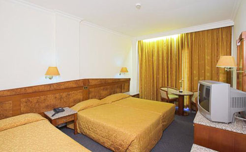 Номер Triple Superior Room отеля Kapetanios Limassol Hotel 3* (Капетаниос Лимассол Отель 3*) Фото отеля Kapetanios Limassol Hotel 3* (Капетаниос Лимассол Отель 3*)