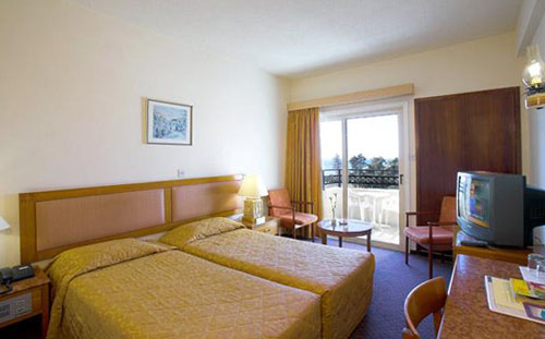 Номер Standard Room отеля Kapetanios Limassol Hotel 3* (Капетаниос Лимассол Отель 3*) Фото отеля Kapetanios Limassol Hotel 3* (Капетаниос Лимассол Отель 3*)