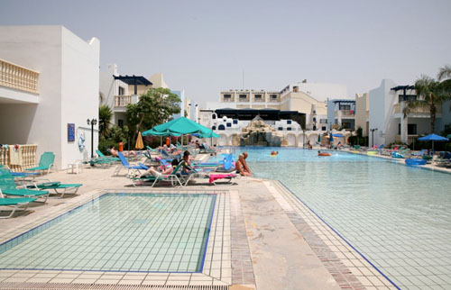 Бассейн отеля Eleni Holiday Village 4* (Елени Холидей Виладж 4*) Фото отеля Eleni Holiday Village 4* (Елени Холидей Виладж 4*)