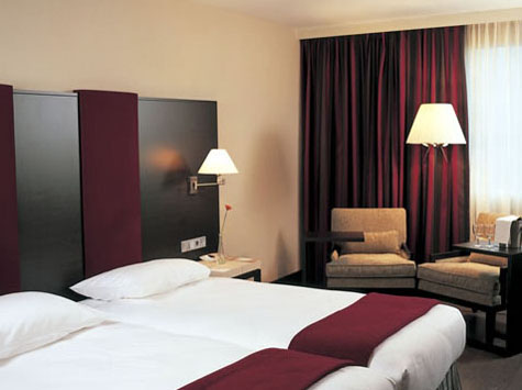Номер Superior Room отеля NH Schiphol Airport 4* (НХ Схипхол Аэропорт 4*) Фото отеля NH Schiphol Airport 4* (НХ Схипхол Аэропорт 4*)