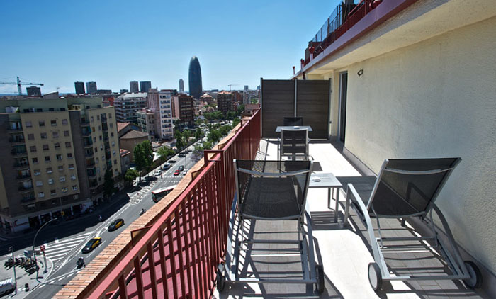 Терраса в номере отеля Catalonia Atenas 4* (Каталония Атенас 4*) Фото отеля Catalonia Atenas 4* (Каталония Атенас 4*)