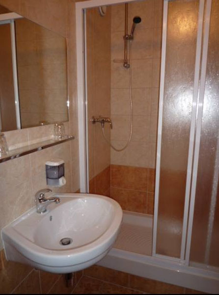 Ванная комната в номере отеля Krystal 3* (Кристалл 3*) Фото отеля Krystal 3* (Кристалл 3*)