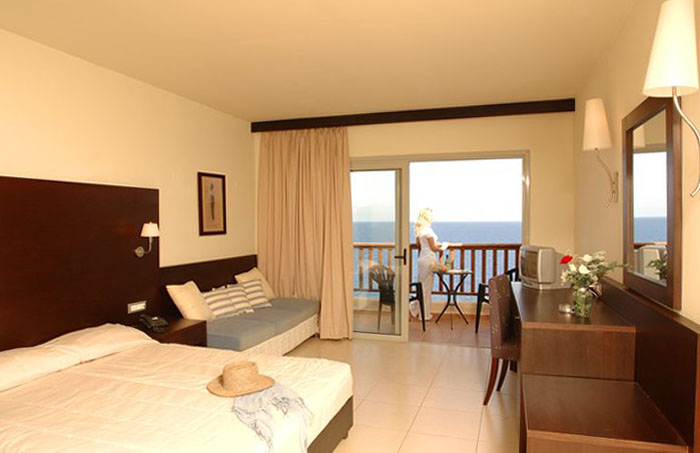 Номер Double Room отеля Sea Side Resort & Spa 5* (Си Сайд Резорт энд Спа 5*) Фото отеля Sea Side Resort & Spa 5* (Си Сайд Резорт энд Спа 5*)