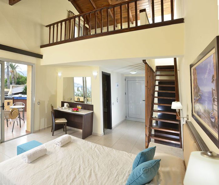 Номер Family Room Maisonette Style отеля Sea Side Resort & Spa 5* (Си Сайд Резорт энд Спа 5*) Фото отеля Sea Side Resort & Spa 5* (Си Сайд Резорт энд Спа 5*)
