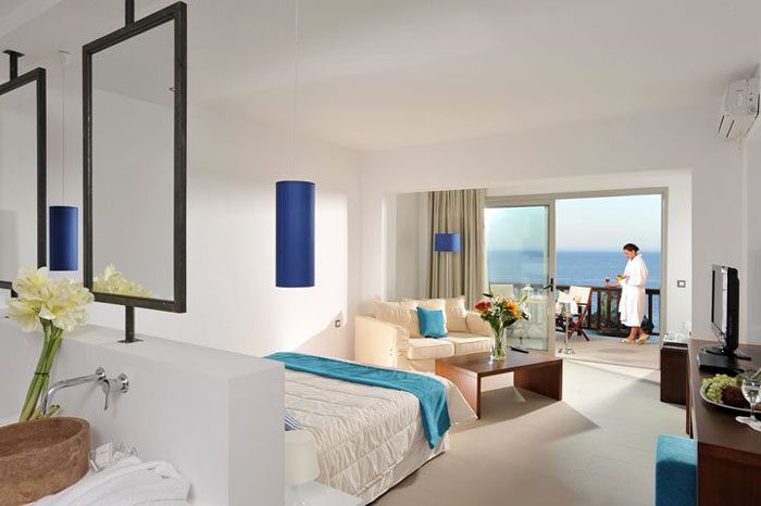 Номер Junior Suite отеля Sea Side Resort & Spa 5* (Си Сайд Резорт энд Спа 5*) Фото отеля Sea Side Resort & Spa 5* (Си Сайд Резорт энд Спа 5*)