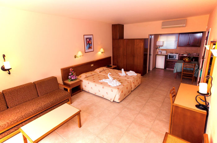 Номер отеля Akteon Holiday Village 4* (Актеон Холидей Виладж 4*) Фото отеля Akteon Holiday Village 4* (Актеон Холидей Виладж 4*)