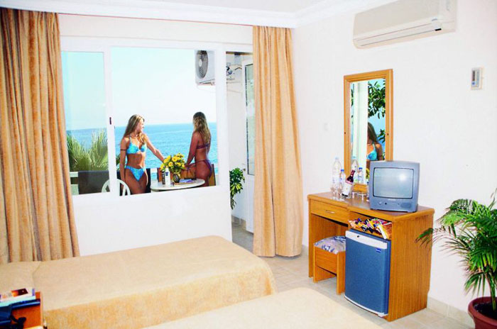 Номер отеля Gorgulu Kleopatra Beach Hotel 4* (Горгулу Клеопатра Бич Отель 4*) Фото отеля Gorgulu Kleopatra Beach Hotel 4* (Горгулу Клеопатра Бич Отель 4*)