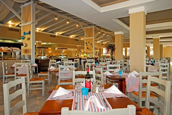 Ресторан отеля Kipriotis Village Resort 4* (Киприотис Вилладж Резорт 4*) Фото отеля Kipriotis Village Resort 4* (Киприотис Вилладж Резорт 4*)