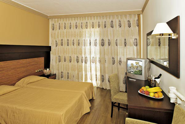 Номер Standard Room отеля Kipriotis Village Resort 4* (Киприотис Вилладж Резорт 4*) Фото отеля Kipriotis Village Resort 4* (Киприотис Вилладж Резорт 4*)