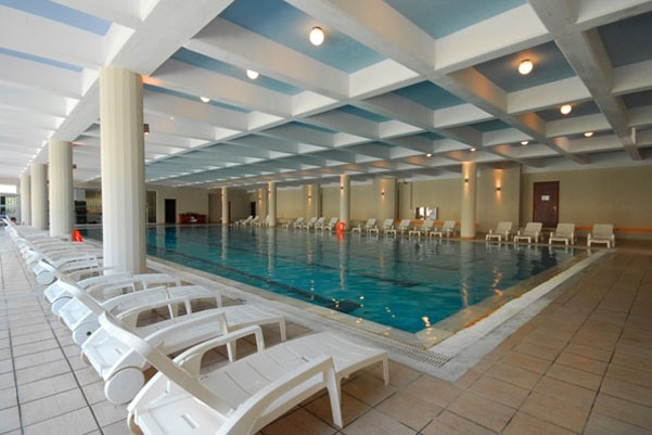 Крытый бассейн отеля Kipriotis Village Resort 4* (Киприотис Вилладж Резорт 4*) Фото отеля Kipriotis Village Resort 4* (Киприотис Вилладж Резорт 4*)