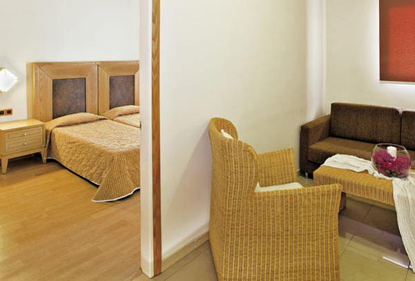 Номер Family Room отеля Kipriotis Village Resort 4* (Киприотис Вилладж Резорт 4*) Фото отеля Kipriotis Village Resort 4* (Киприотис Вилладж Резорт 4*)