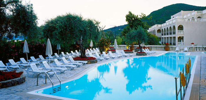 Бассейн отеля Marbella Beach Hotel Corfu 5* (Марбелла Бич Отель Корфу 5*) Фото отеля Marbella Beach Hotel Corfu 5* (Марбелла Бич Отель Корфу 5*)