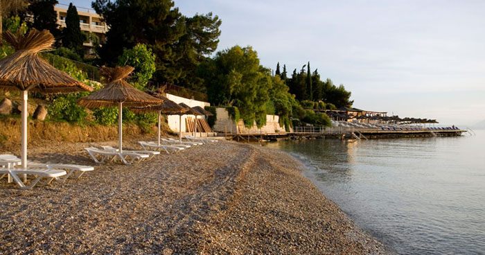 Пляж отеля Marbella Beach Hotel Corfu 5* (Марбелла Бич Отель Корфу 5*) Фото отеля Marbella Beach Hotel Corfu 5* (Марбелла Бич Отель Корфу 5*)