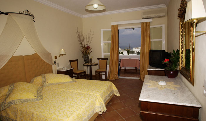 Номер Executive Suite отеля Mediterranean Beach 4* (Медитерраниан Бич 4*) Фото отеля Mediterranean Beach 4* (Медитерраниан Бич 4*)