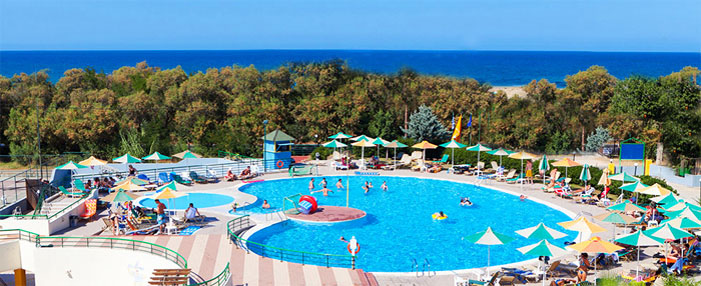 Бассейн отеля Georgioupolis Resort 4* (Георгиуполис Резорт 4*) Фото отеля Georgioupolis Resort 4* (Георгиуполис Резорт 4*)