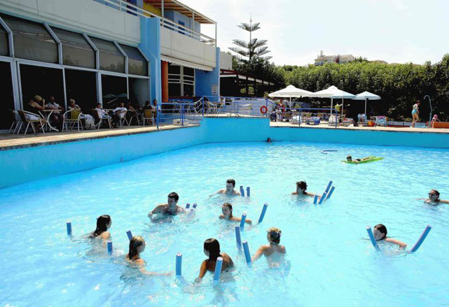 Бассейн отеля Scaleta Beach Hotel 3* (Скалета Бич Отель 3*) Фото отеля Scaleta Beach Hotel 3* (Скалета Бич Отель 3*)