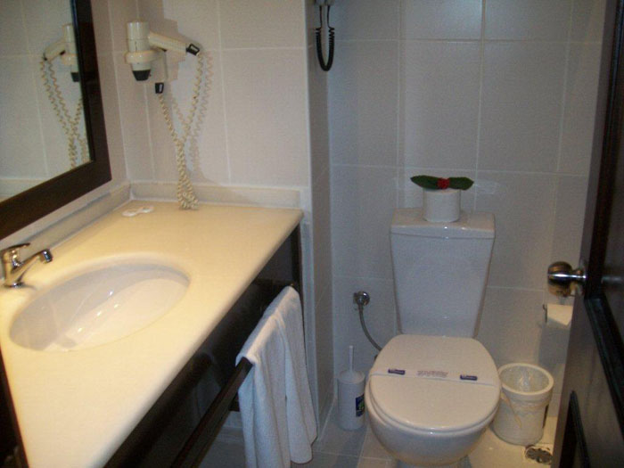 Ванная комната в номере отеля Lara Park Hotel 4* (Лара Парк Отель 4*) Фото отеля Lara Park Hotel 4* (Лара Парк Отель 4*)