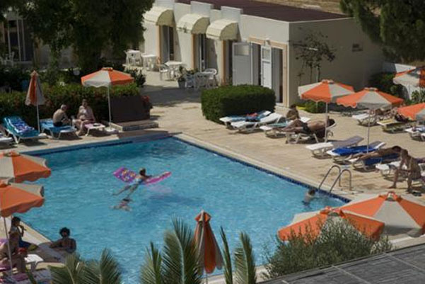 Бассейн отеля Meliton Hotel 3* (Мелитон Отель 3*) Фото отеля Meliton Hotel 3* (Мелитон Отель 3*)