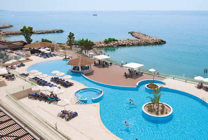 Бассейн отеля Royal Apollonia Beach 5* (Роял Аполлония Бич 5*) Фото отеля Royal Apollonia Beach 5* (Роял Аполлония Бич 5*)
