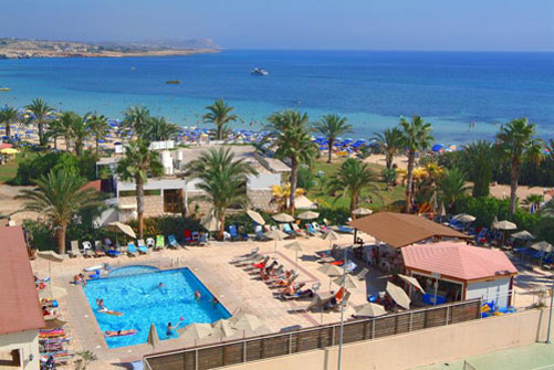 Бассейн отеля Nelia Beach Hotel 3* (Нелия Бич Отель 3*) Фото отеля Nelia Beach Hotel 3* (Нелия Бич Отель 3*)