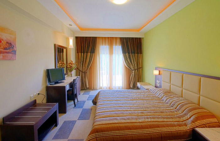 Номер отеля Majestic Hotel and Spa 4* (Маджестик Отель энд Спа 4*) Фото отеля Majestic Hotel and Spa 4* (Маджестик Отель энд Спа 4*)