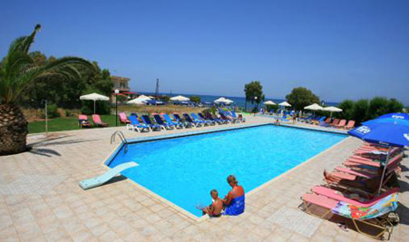 Бассейн отеля Cretan Filoxenia Beach 3* (Кретан Филоксения Бич 3*) Фото отеля Cretan Filoxenia Beach 3* (Кретан Филоксения Бич 3*)