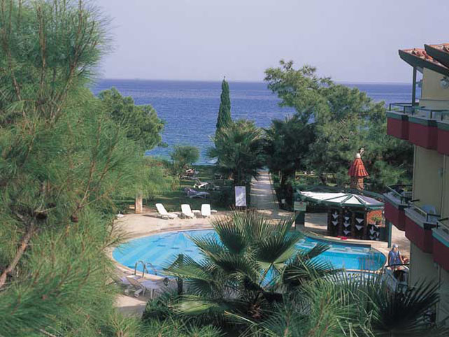 Бассейн отеля Sumela Garden Hotel 3* (Сумела Гарден Отель 3*) Фото отеля Sumela Garden Hotel 3* (Сумела Гарден Отель 3*)